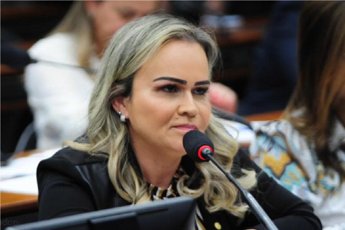 Ministra do Turismo gastou mais de R$ 1 milhão com gráficas que não têm serviço de impressão nos endereços cadastrados