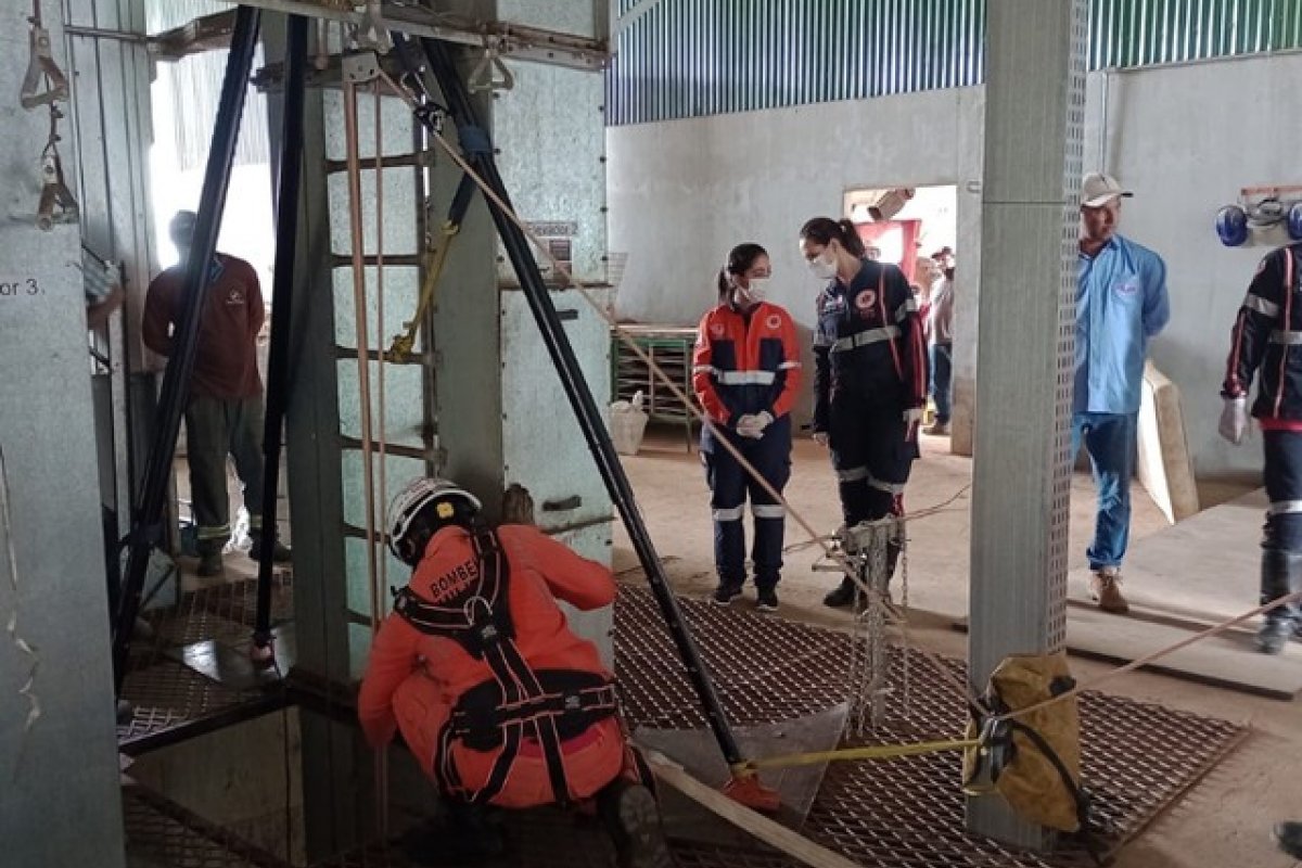 Homem fica ferido ao cair em poço de grãos em uma fazenda no oeste da Bahia