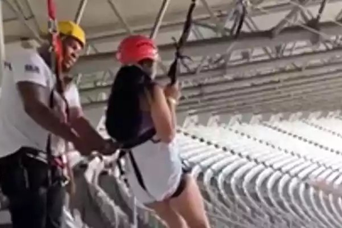 Vídeo: Filha de Alê Oliveira cai de tirolesa no estádio do Mineirão