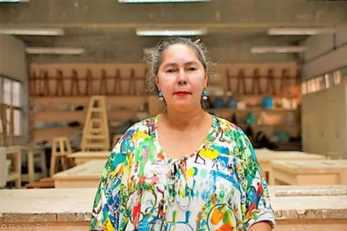 Exposição homenageia a artista plástica Elizabete Actis, em Salvador; evento tem entrada gratuita