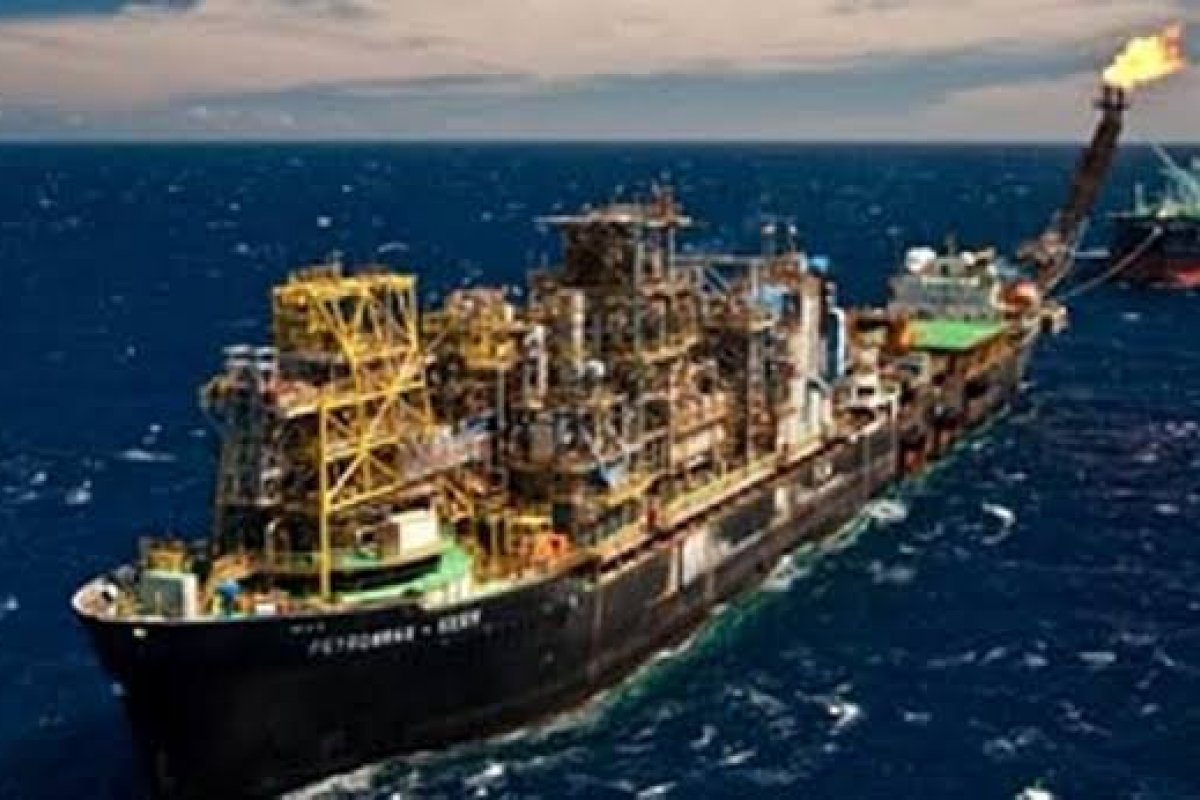 Leilão de comercialização da primeira carga de petróleo arrecadará 210 milhões