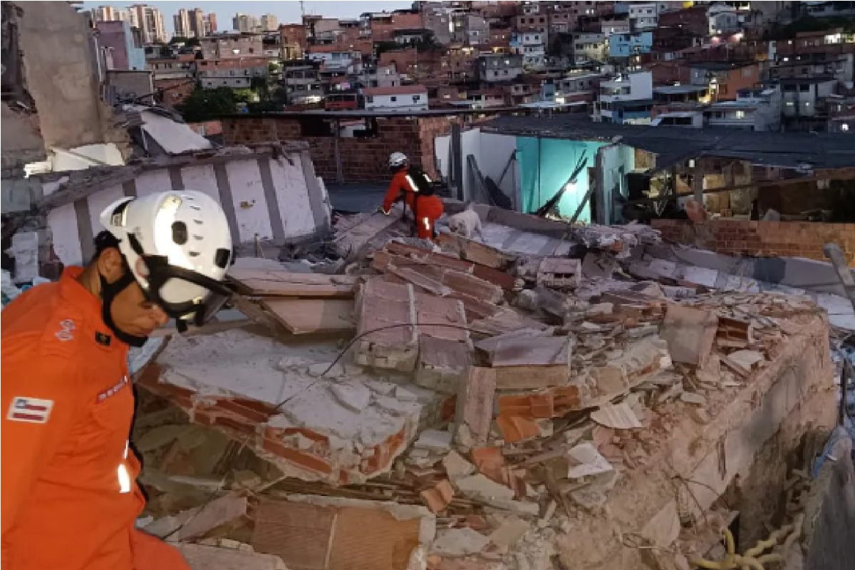 Salvador: sobe número de casas atingidas pelo prédio que desabou no bairro da Federação