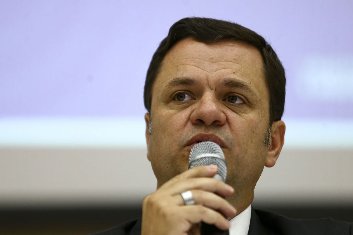 Anderson Torres fica em silêncio durante depoimento à Polícia Federal