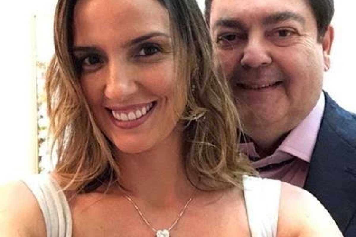 Faustão recebe famosos para festejar 17 anos de casado