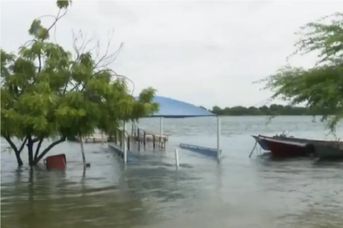 Travessia de barco é suspensa em ilha na Bahia após aumento da vazão da barragem do Sobradinho
