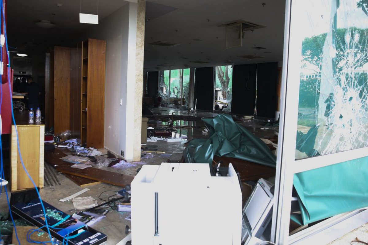 PGR denuncia cinco pessoas por envolvimento nos atos de 8 de Janeiro, em Brasília