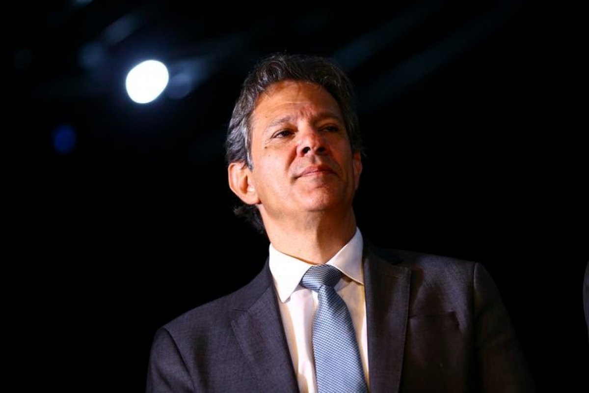 Ao menos cinco ministros de Lula já usaram aviões da FAB para visitar cidade natal