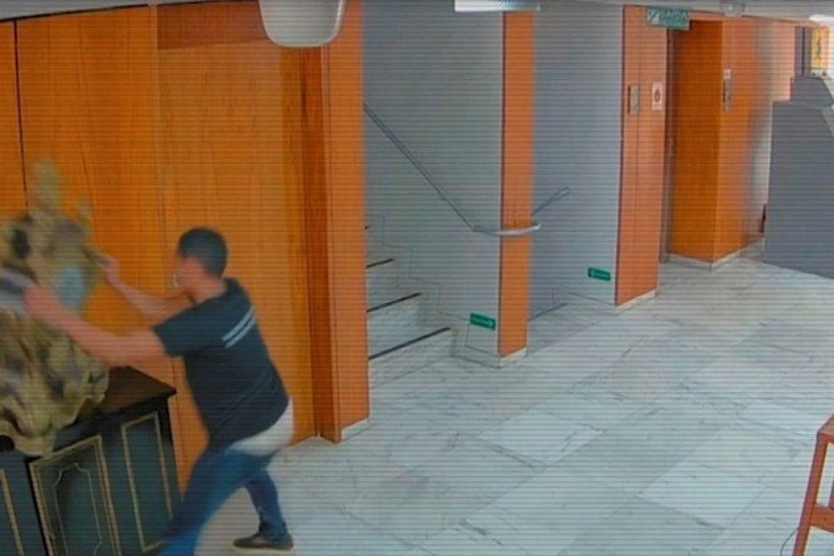 Relíquia de Dom João XI destruída por manifestantes, pode ser reconstruída com ajuda internacional