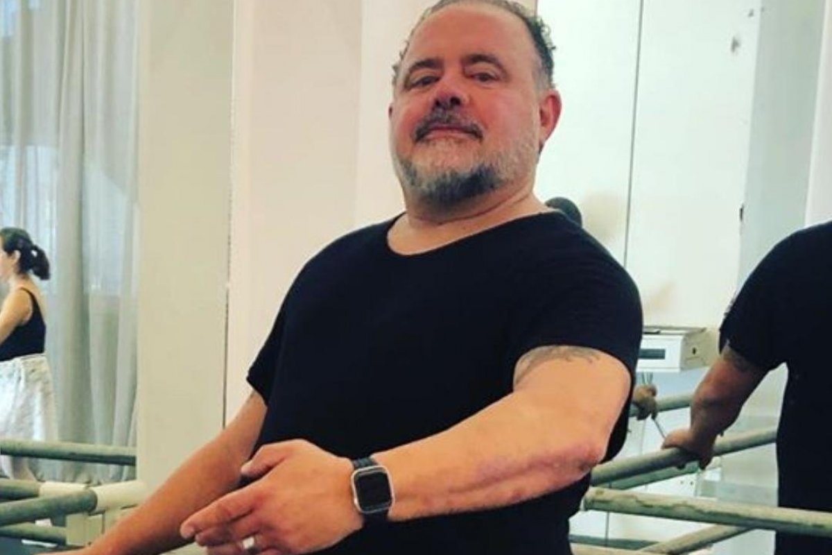 Leo Jaime se joga em aula de balé