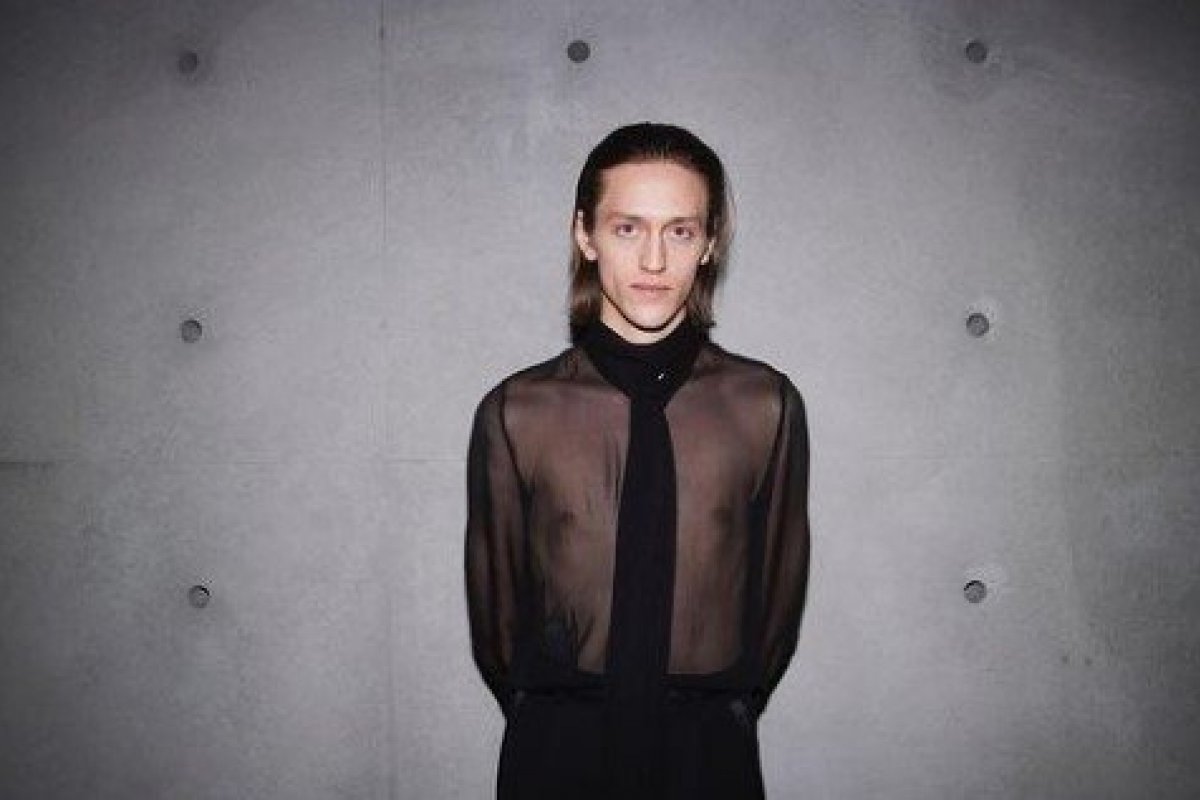 Ator da série ‘Wandinha’ é acusado de assédio sexual por várias mulheres