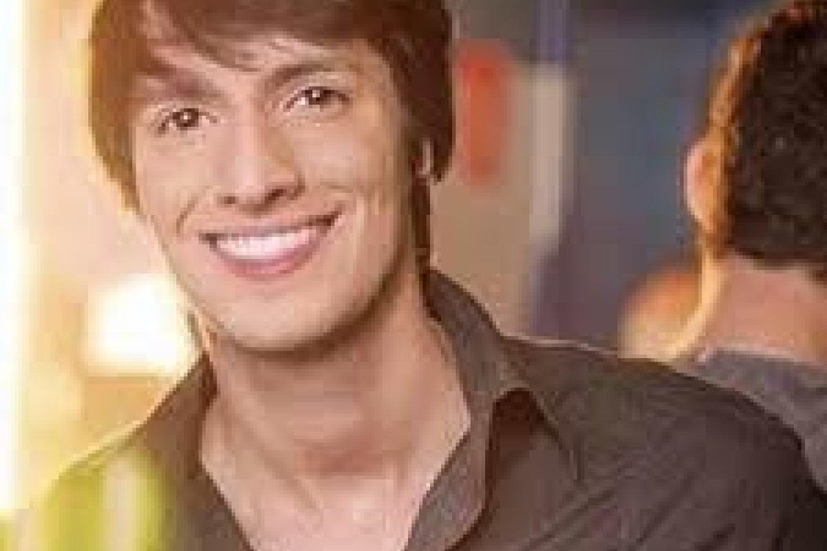 Badalado cabeleireiro de São Paulo puxa a orelha da turma de Salvador