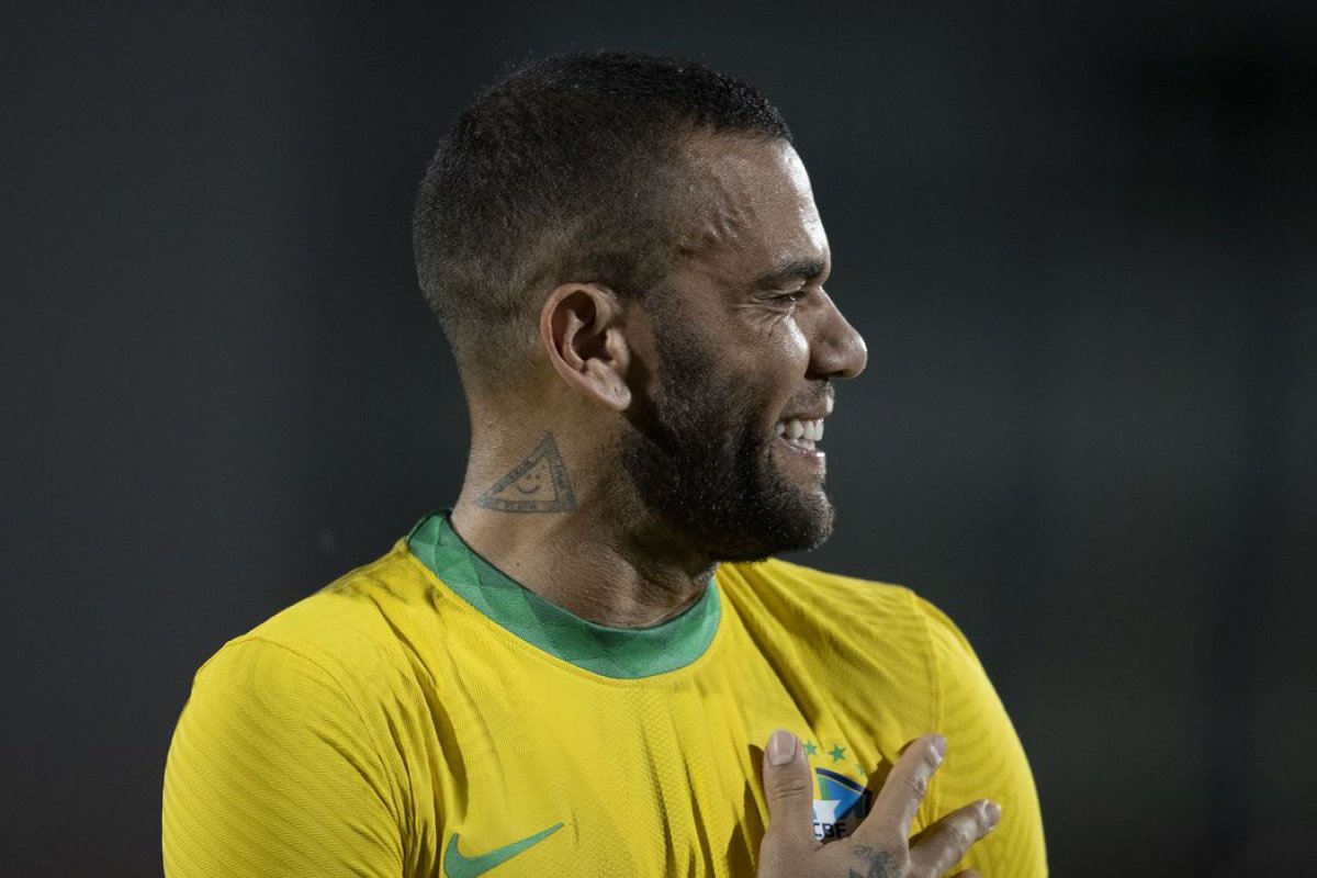 Daniel Alves é detido na Espanha por acusação de agressão sexual