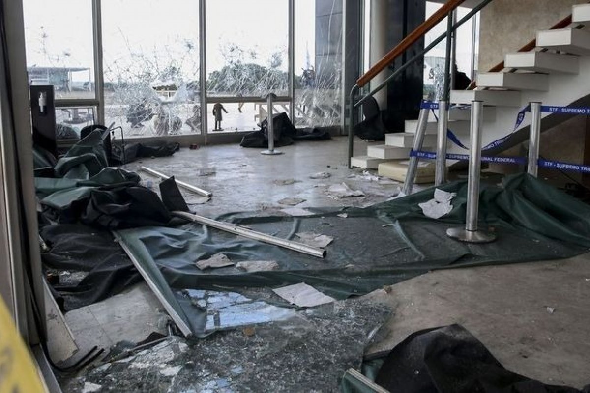 AGU afirma que danos aos Três Poderes chegam a R$ 18,5 milhões