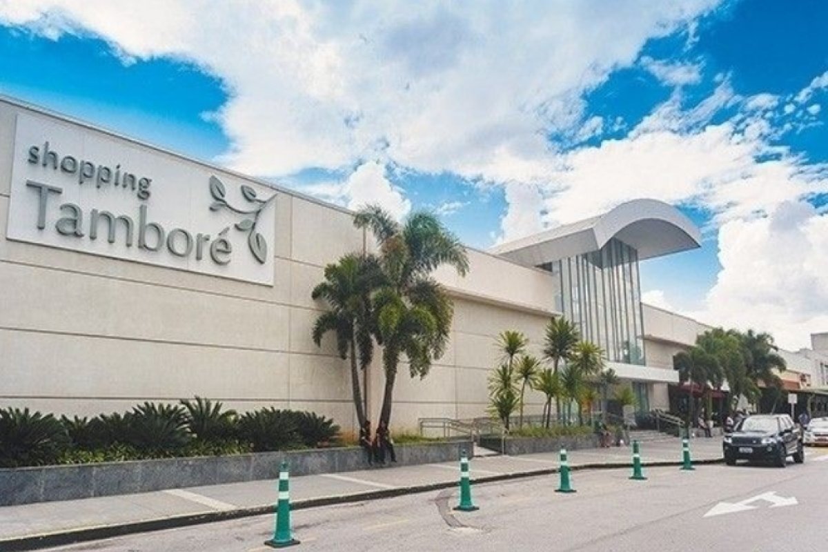 Quadrilha invade shopping e rouba R$ 1 milhão em celulares de loja em Barueri (SP)