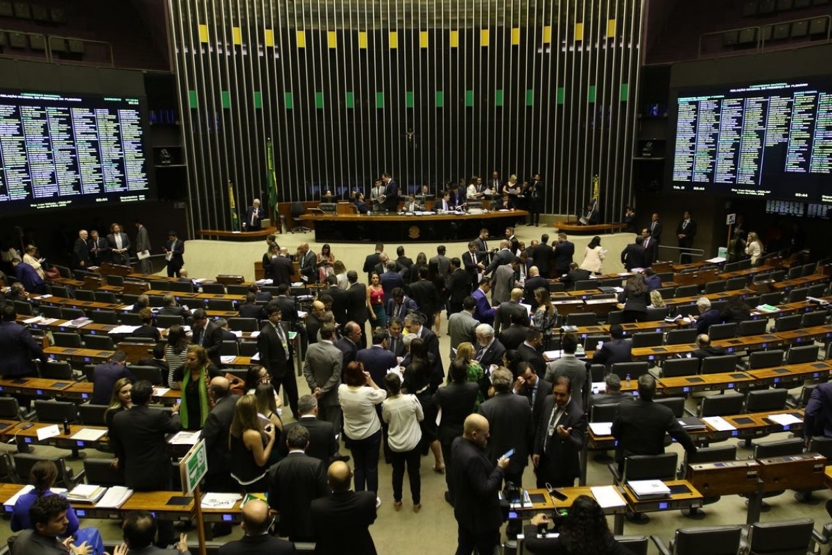 Congresso derruba vetos do presidente Bolsonaro sobre lei dos partidos