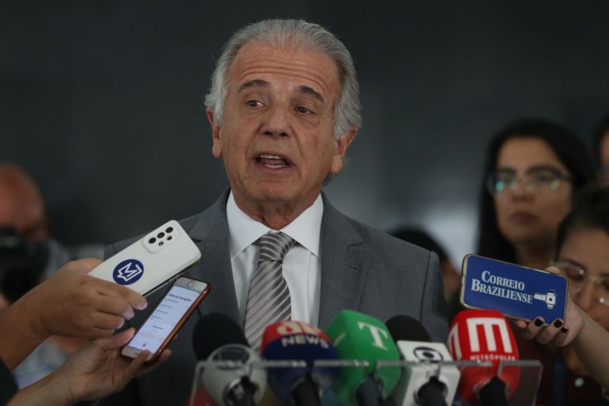 Após reunião com Lula, ministro da Defesa, nega participação das Forças Armadas em manifestações em Brasília