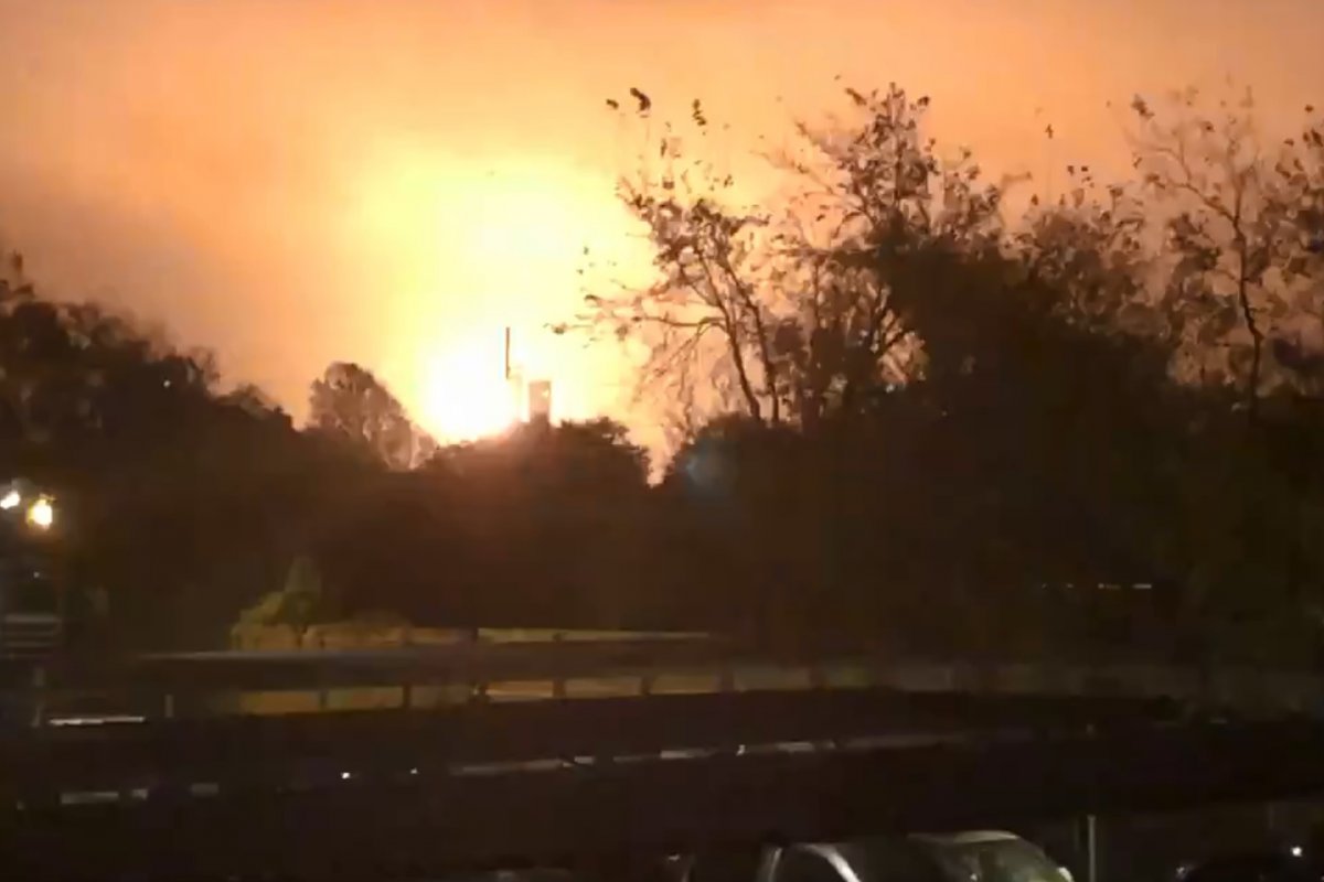 Explosão em fábrica provoca evacuação de moradores no Texas; veja vídeo