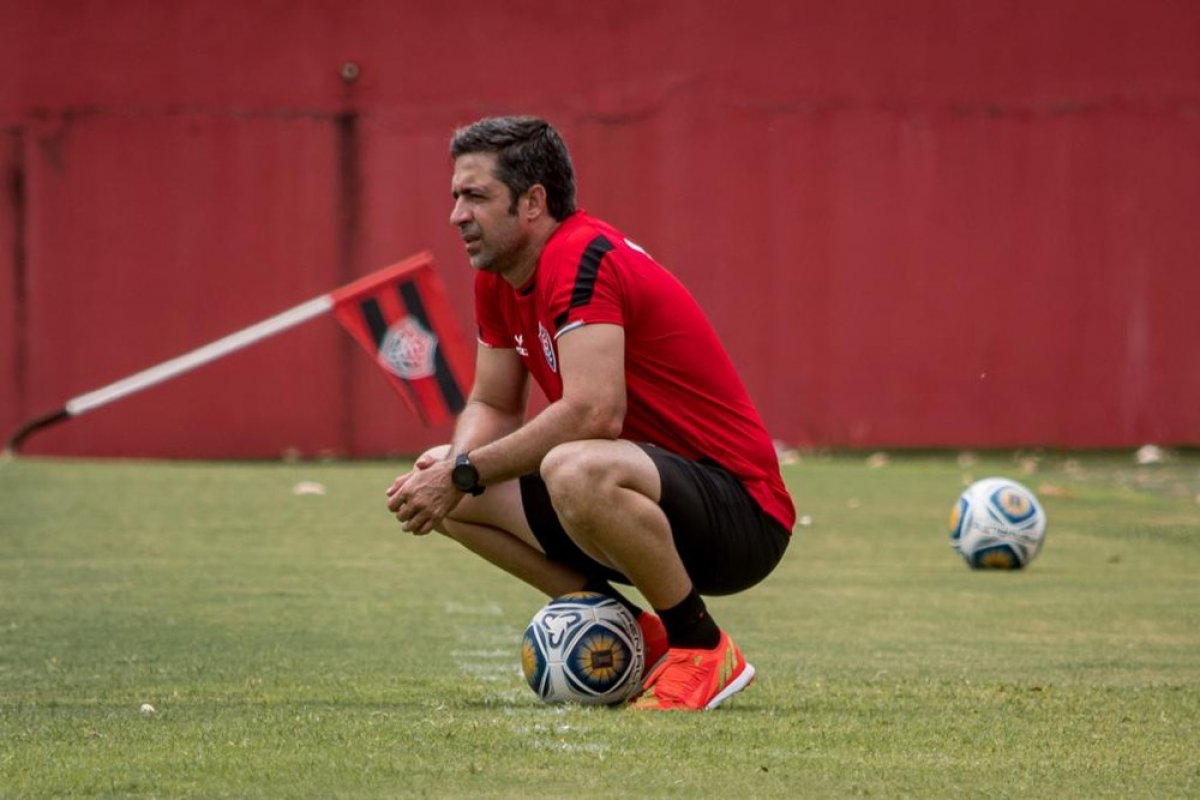 Para espantar a crise, Vitória estreia na Copa do Nordeste diante do Santa Cruz