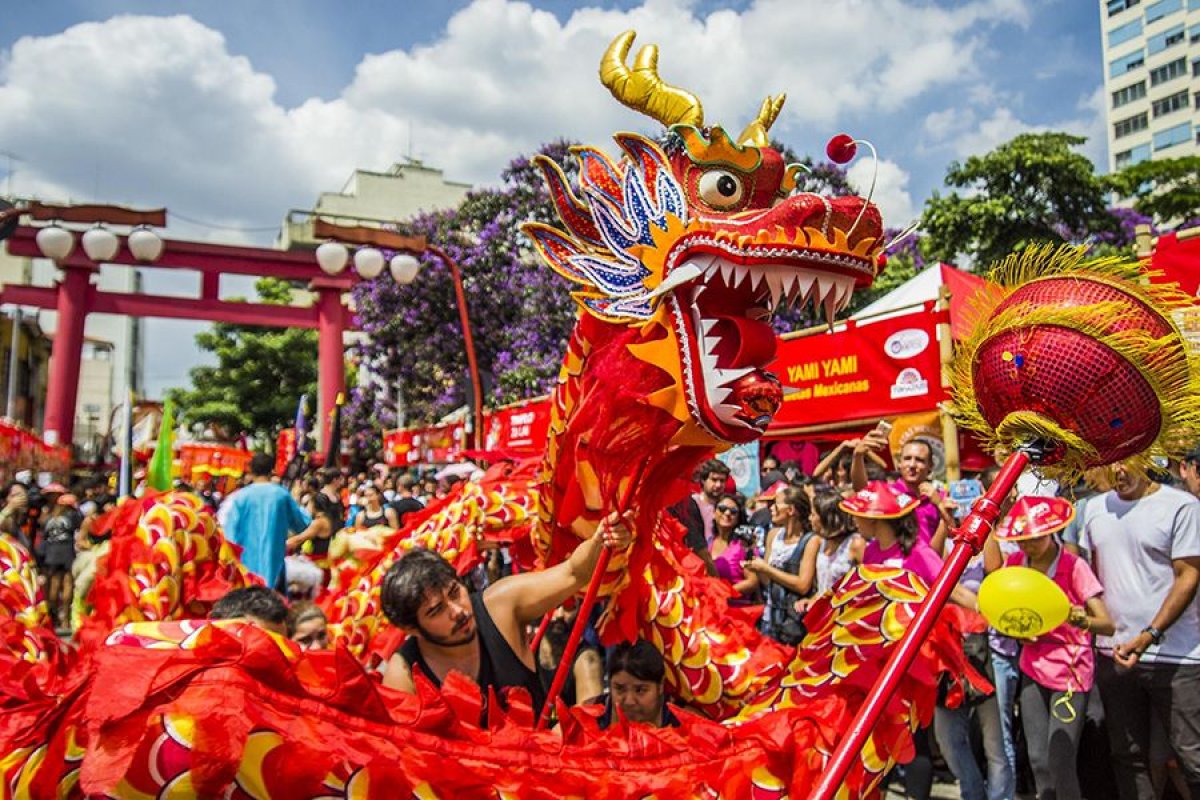 Chineses celebram chegada de 4721, ano do coelho