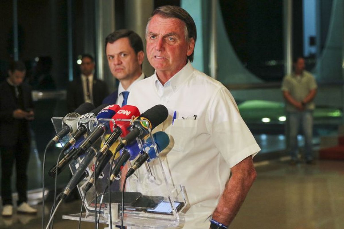 Dados do cartão corporativo de Bolsonaro estão incompletos, diz Secom