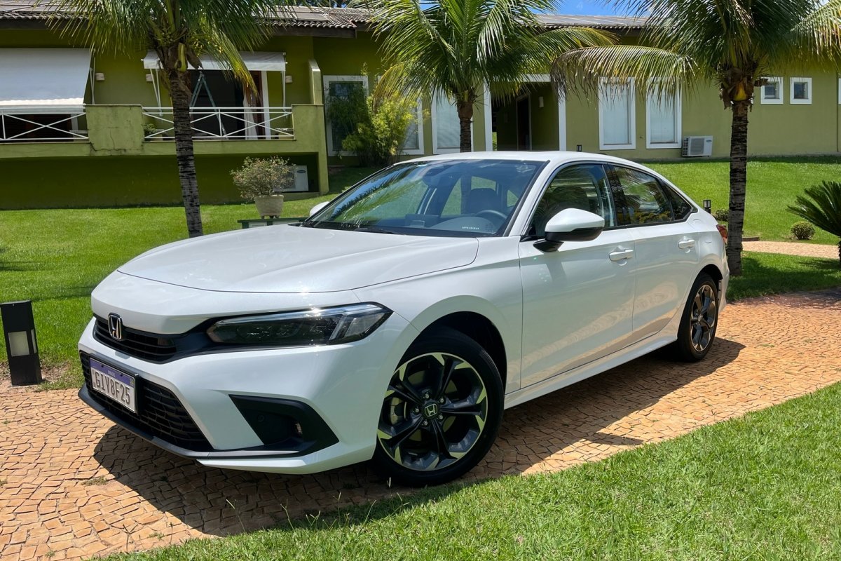 Novo Honda Civic estreia motorização híbrida com modelo importado