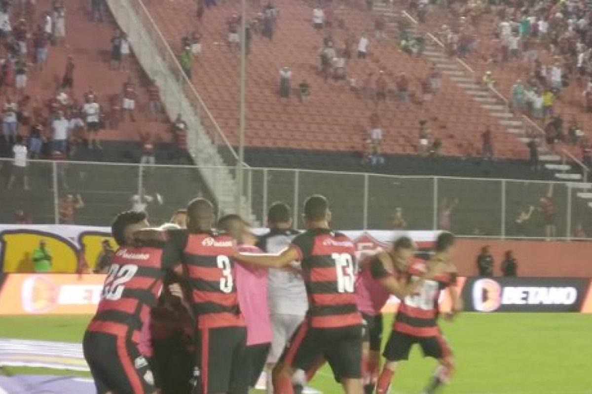 Vídeo: Com gol nos acréscimos, Vitória leva empate do Santa Cruz pela Copa do Nordeste