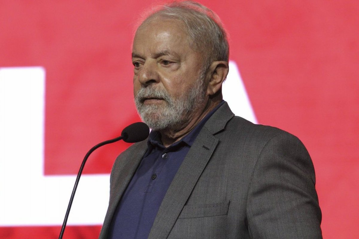 Lula diz que Floriano Peixoto proclamou a República
