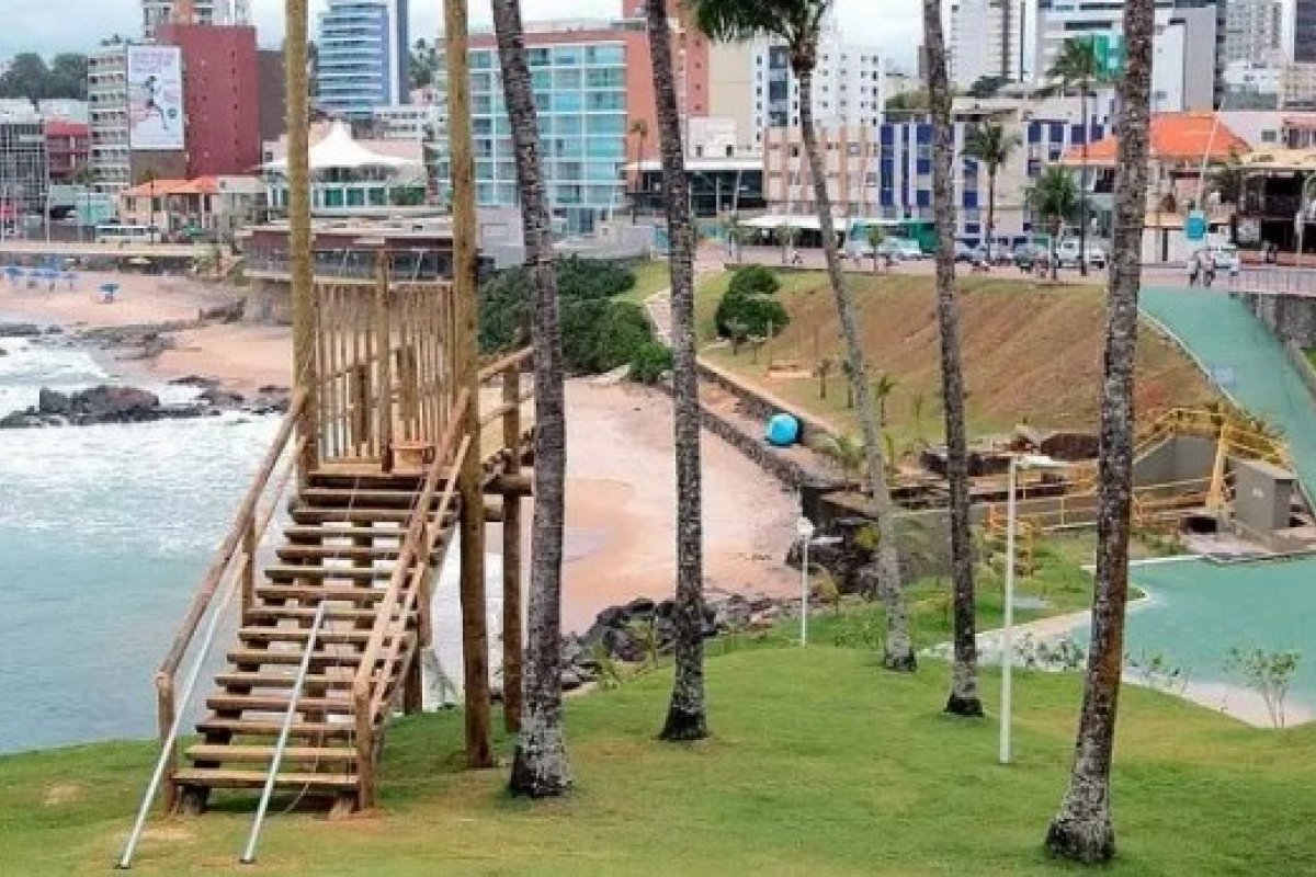 Vídeo: Embasa desmente acusação de descarte de esgoto em praia da Barra