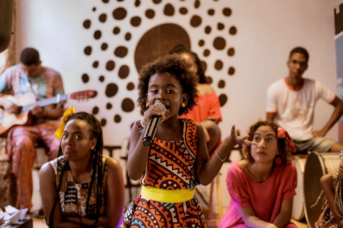 Projeto promove atividades lúdicas para público infantojuvenil na Cidade Baixa, em Salvador