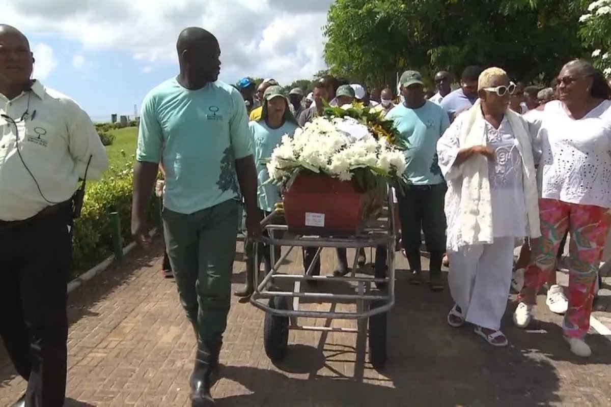Corpo do idealizador da 'Noite da Beleza Negra' do Ilê Aiyê é cremado