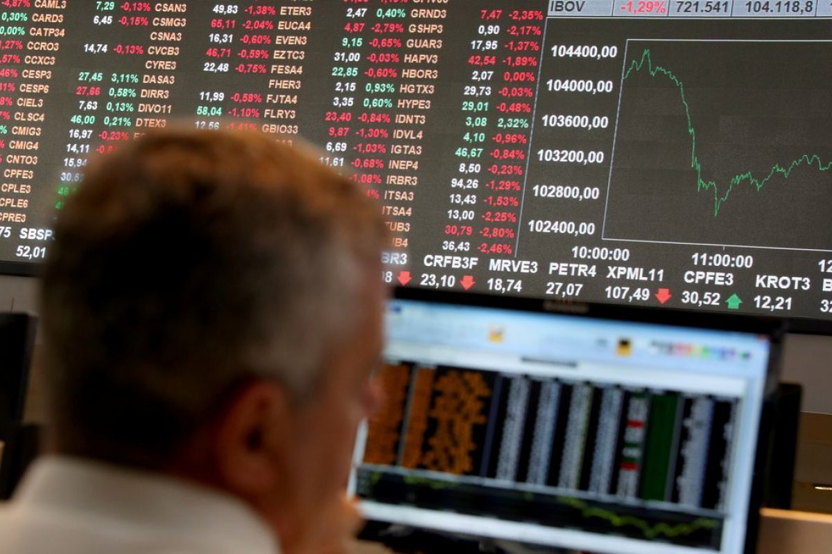 O Ibovespa opera em alta nos primeiros negócios desta terça-feira (24)