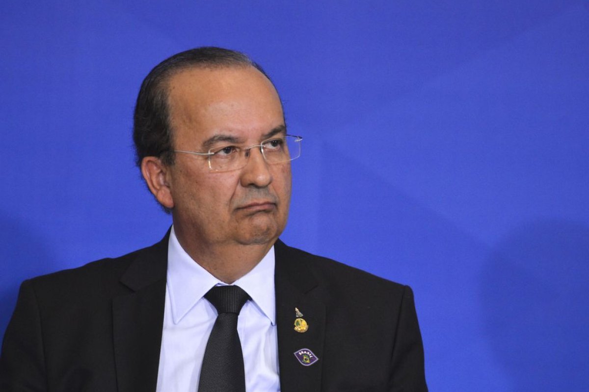 Governador de SC é alvo de processos após enviar defensores públicos para presos em Brasília