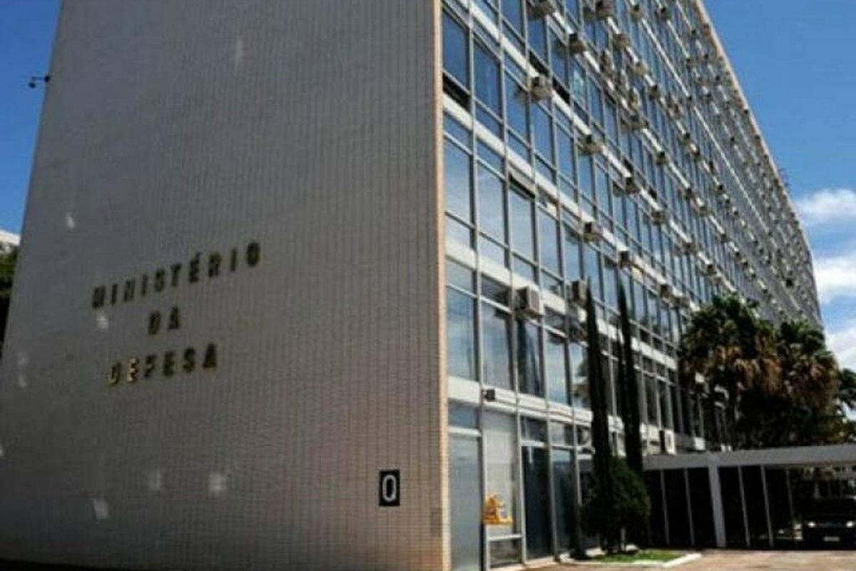 Ministério da Defesa mantém 124 militares da reserva herdados do governo Bolsonaro
