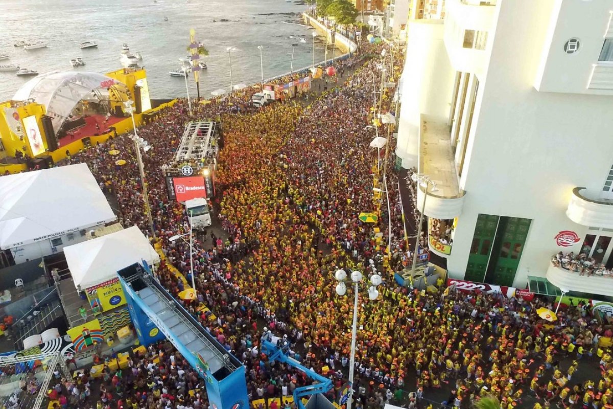 Carnaval deve movimentar R$ 8,18 bilhões no turismo em 2023, diz CNC