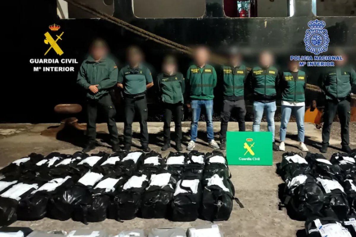 Navio que saiu do Brasil é interceptado com toneladas de cocaína nas Ilhas Canárias