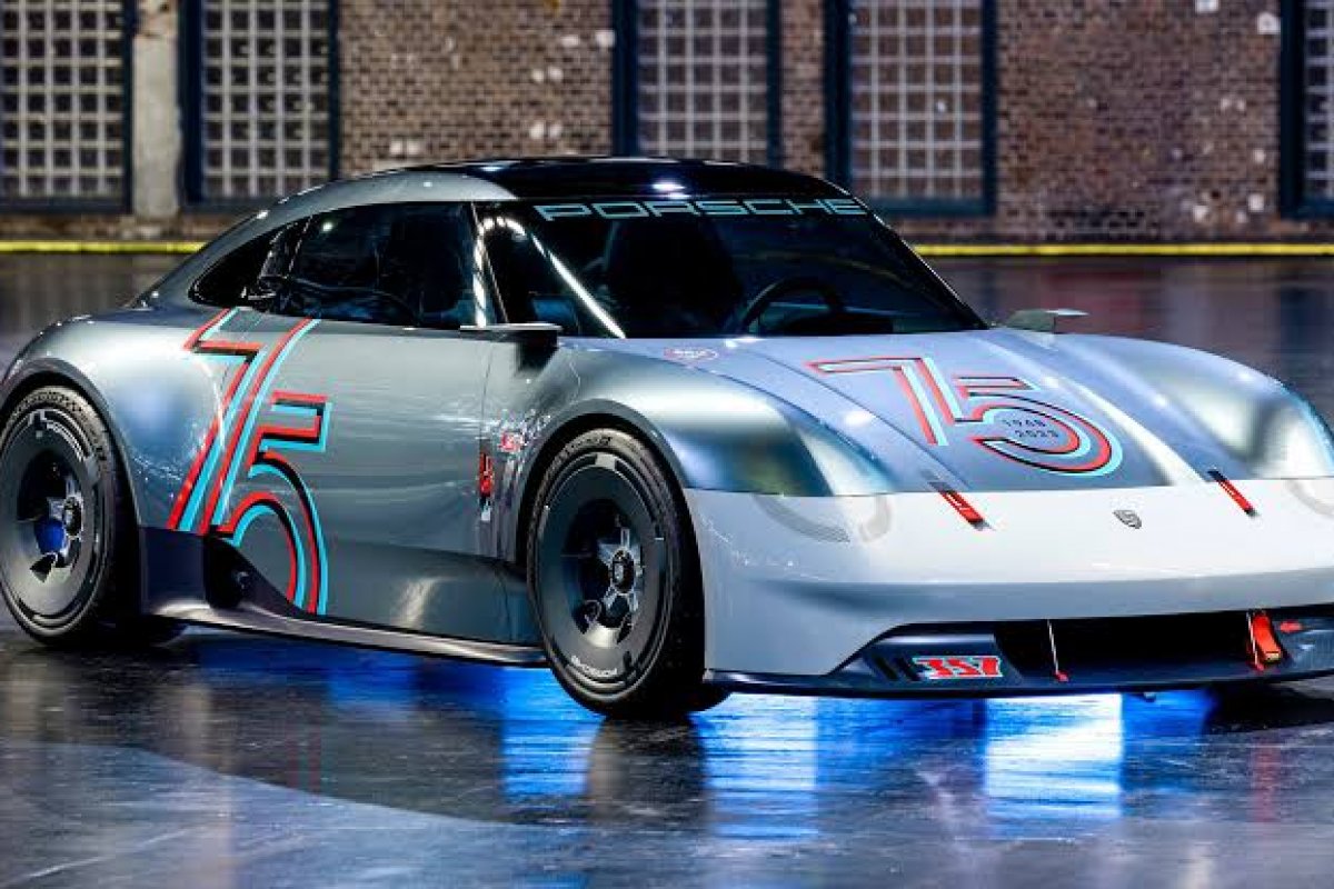 Porsche apresenta conceito 357 na Europa e resgata estilo icônico