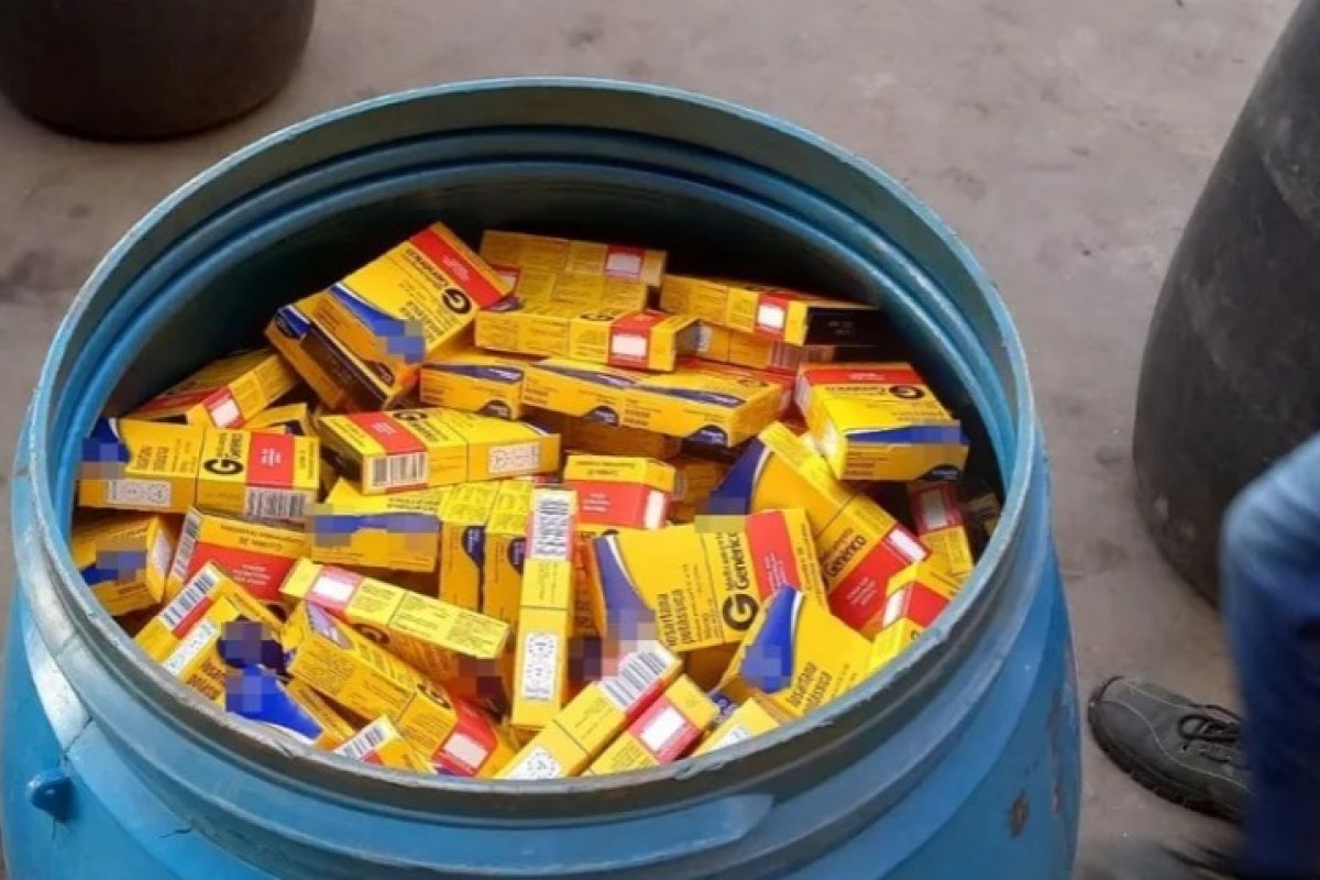 Quatro toneladas e meia de medicamentos armazenados irregularmente são apreendidos na Bahia