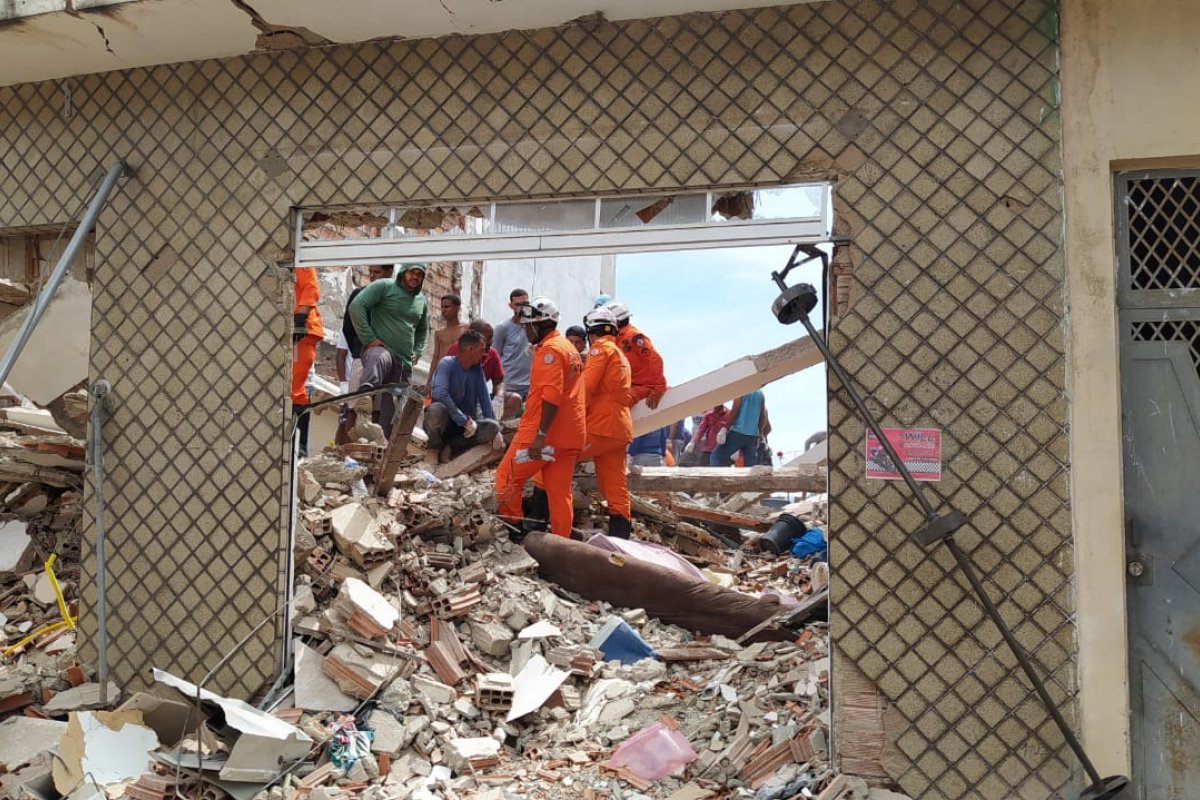 Explosão e desabamento de imóvel deixam três mortos no sudoeste da Bahia