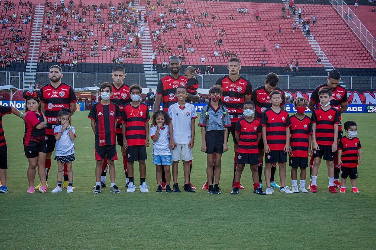 Na lanterna do Campeonato Baiano, Vitória encara o Doce Mel no Barradão nesta quinta-feira (26)