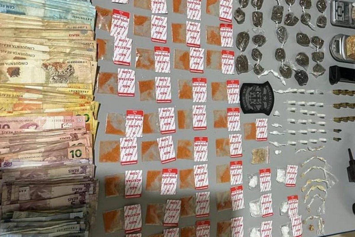 PC e PM apreendem R$ 11,2 mil, arma e drogas com quatro traficantes em Posto da Mata, extremo sul da Bahia