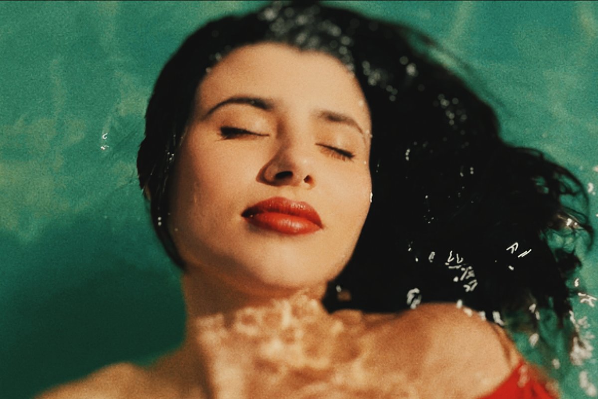 Mari Jasca lança single "Amor Maré" acompanhado por um videoclipe!