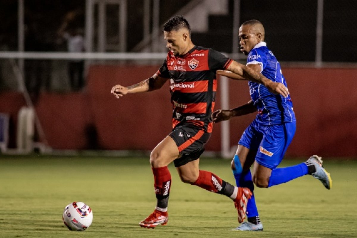 Vitória bate Doce Mel no Barradão e deixa lanterna do Baiano
