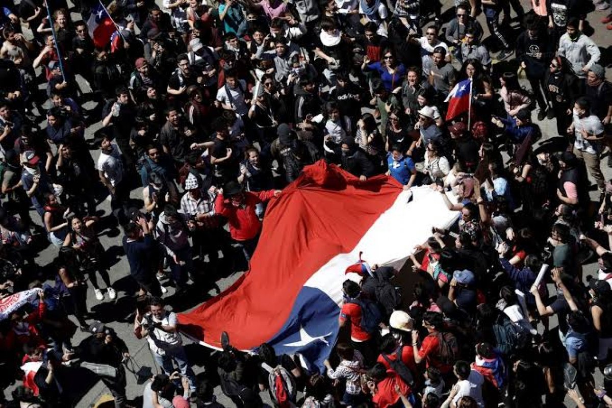 Chile reduz salários de parlamentares à metade por 60 dias