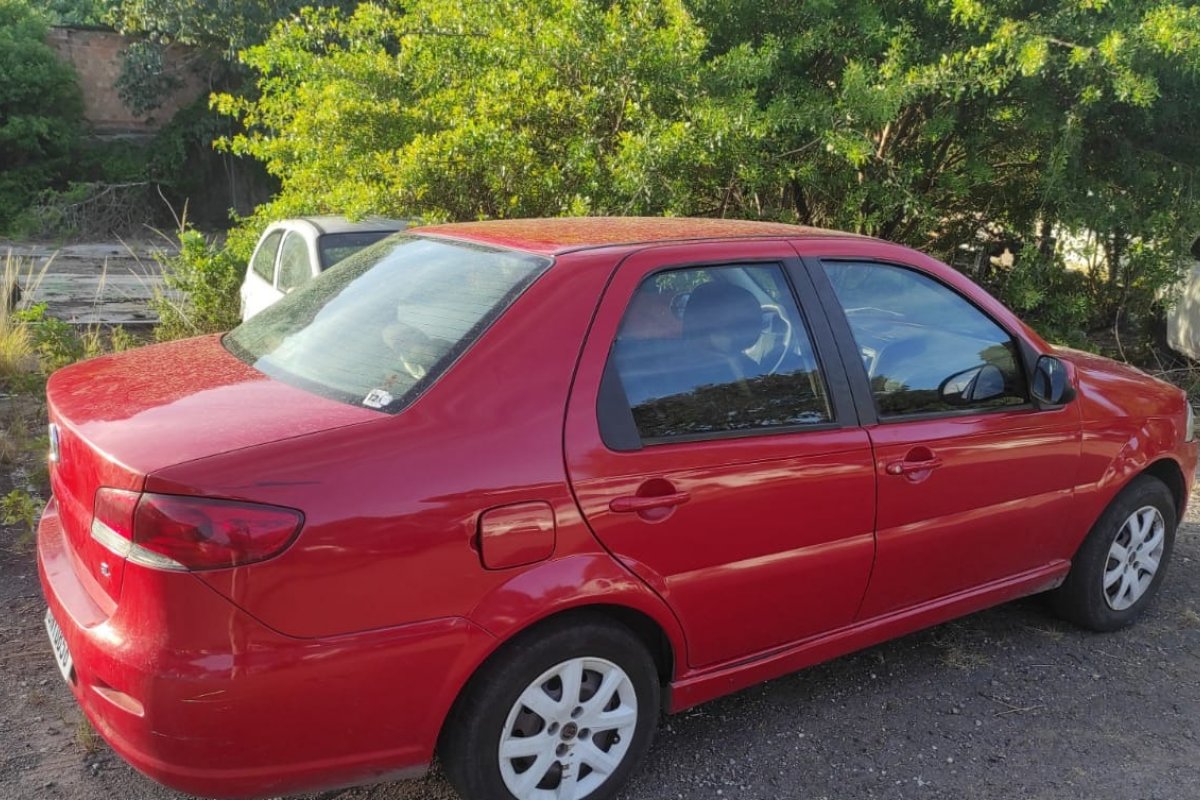 Dois homens são presos com carro roubado na Baixa de Quintas, em Salvador