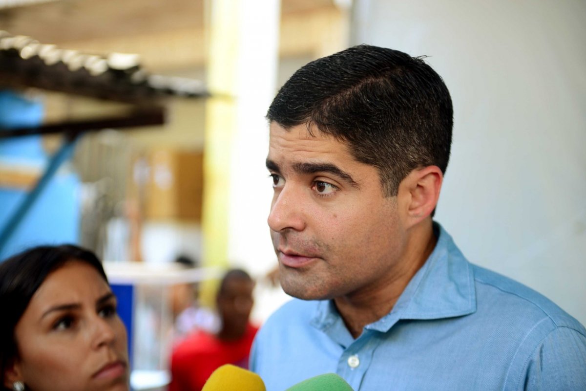 Neto culpa Embasa e Via Bahia por alagamentos na Valéria