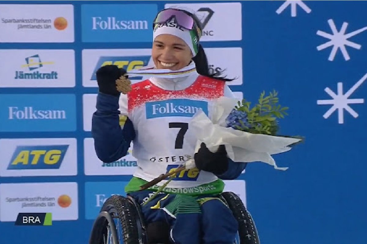 Aline Rocha conquista 3ª medalha no Mundial de Esqui Paralímpico