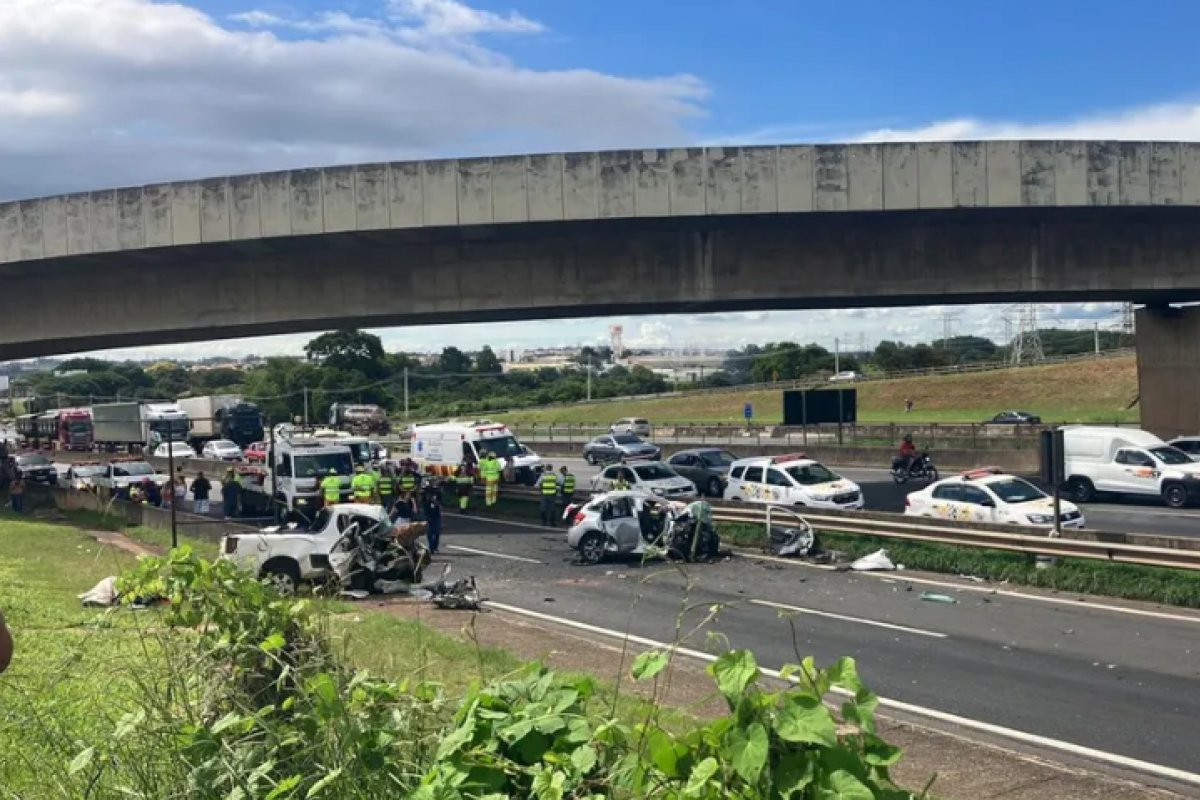 Colisão mata quatro pessoas e uma criança em São Paulo