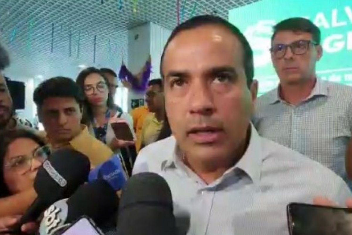 Bruno manda recado para ambulantes acampados por credenciamento: 'pressão não resolve problema'