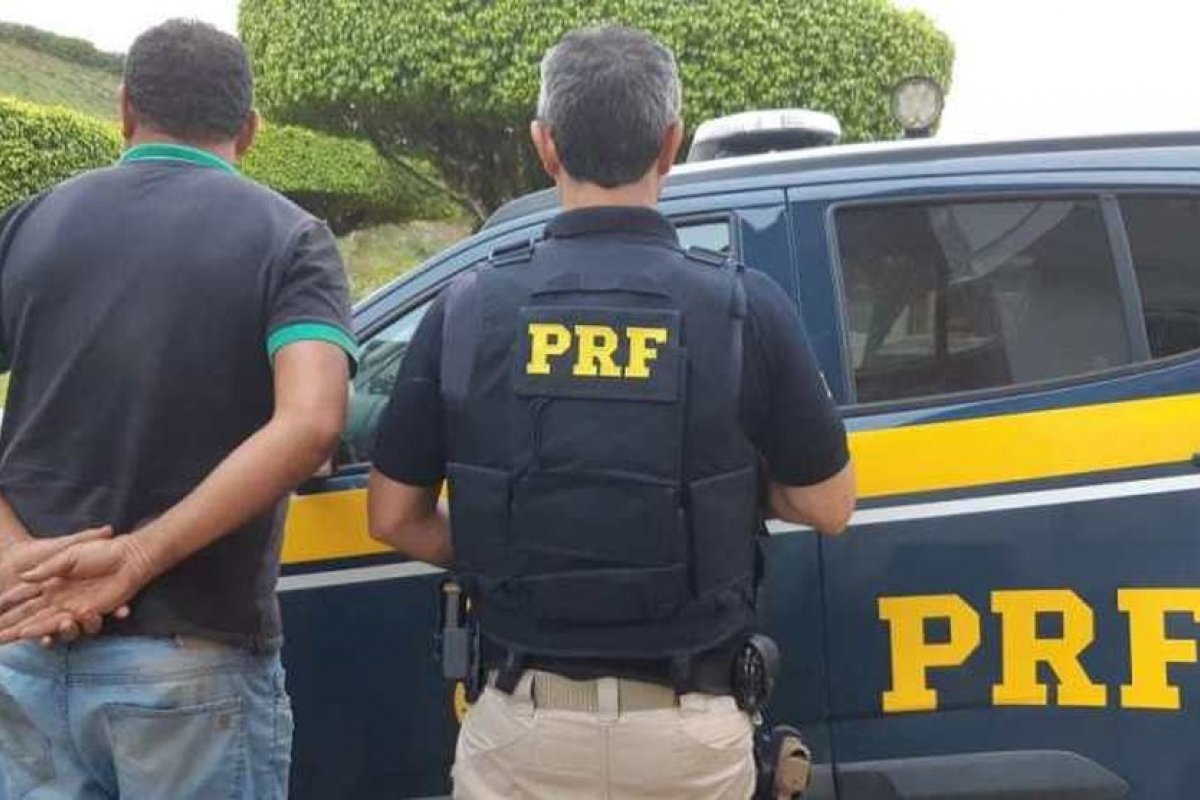 Motorista é preso por apresentar documento falso na BR-101 no sul da Bahia