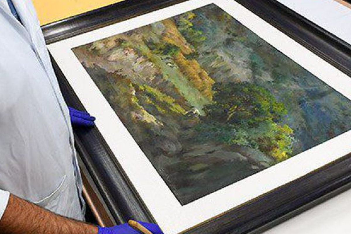 Senado volta a expor primeira obra de arte restaurada após depredação nos protestos de Brasília